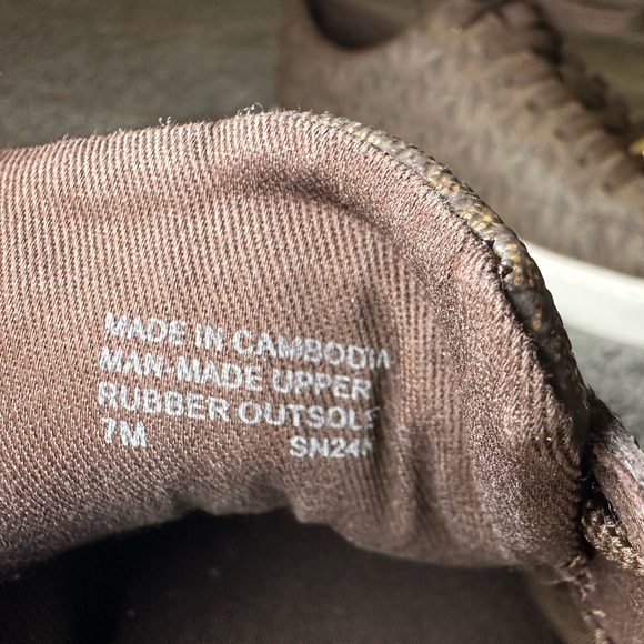 NEW Michael Kors Women Dark Brown Patterned Sneakers - Picture 5 of 5